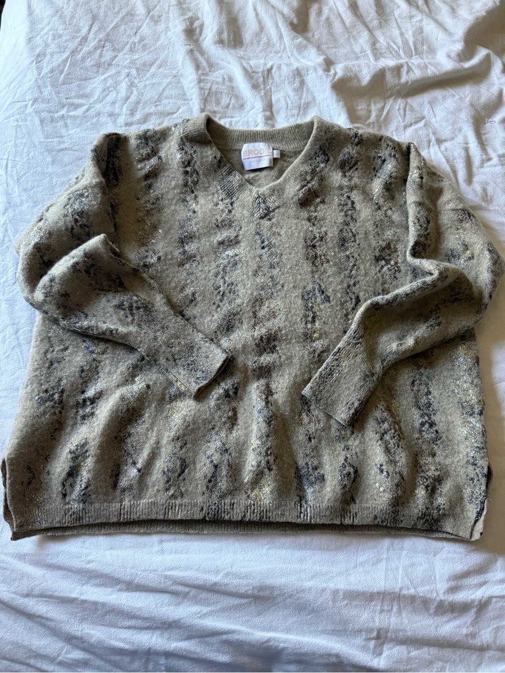 Vintage Cashmere Cream Patterned V‑Neck Women's Sweater by Brodie